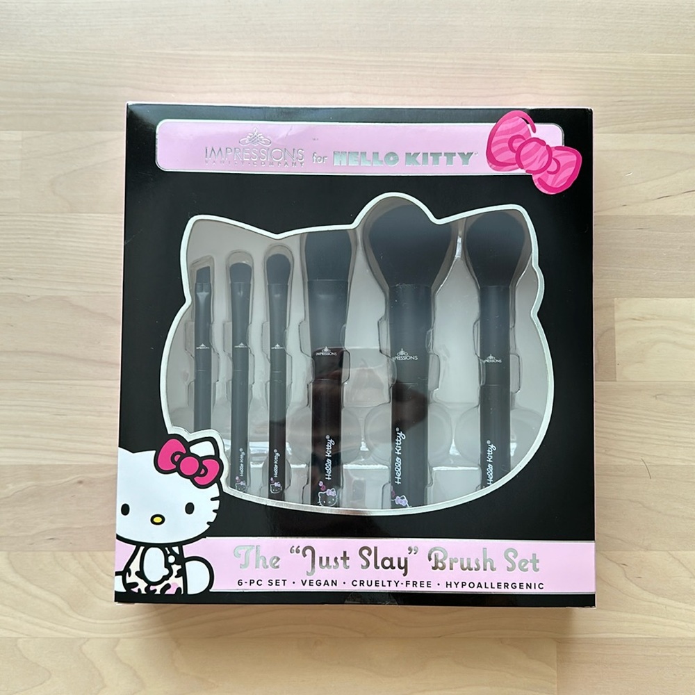 Hello Kitty Makeup brushes by Impressions